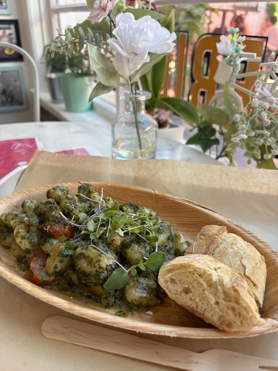 Schatzi's Bakery & Café-10